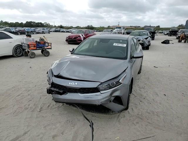 2023 Kia Forte - Image 11