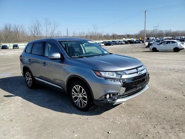2017 Mitsubishi Outlander - Image 14