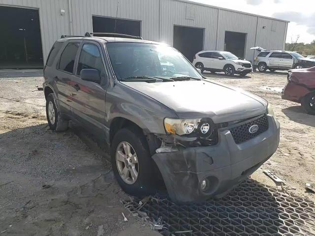 2005 Ford Escape - Image 12