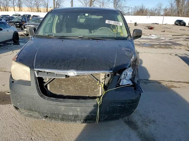 2009 Chrysler Town & Country - Image 12