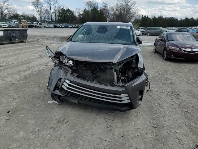 2019 Toyota Highlander - Image 12