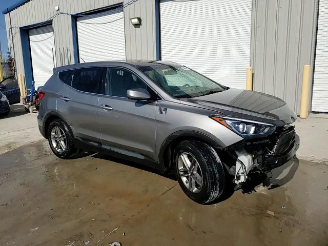 2018 Hyundai Santa Fe - Image 13