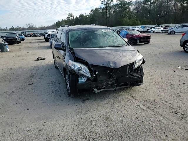 2020 Toyota Sienna - Image 12