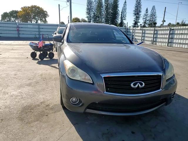 2011 Infiniti M - Image 11