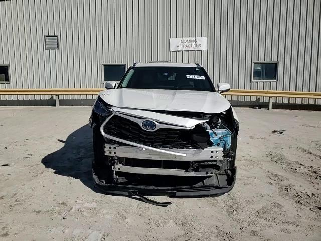 2020 Toyota Highlander - Image 12