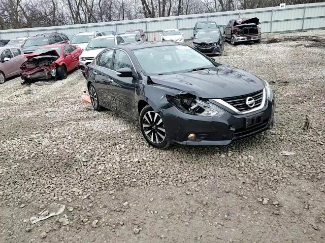 2018 Nissan Altima - Image 13
