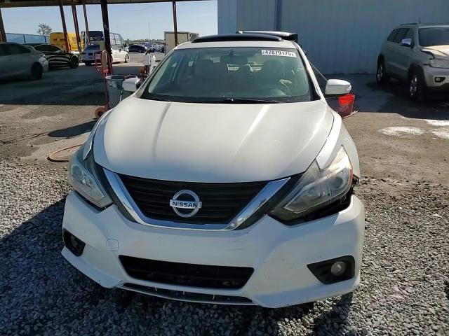 2017 Nissan Altima - Image 14
