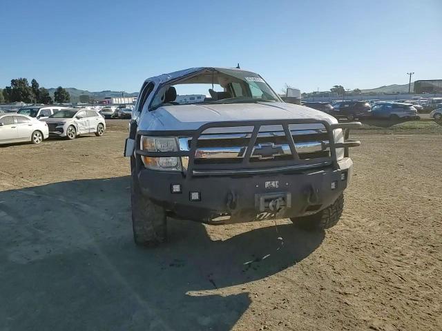 2011 Chevrolet Silverado - Image 10