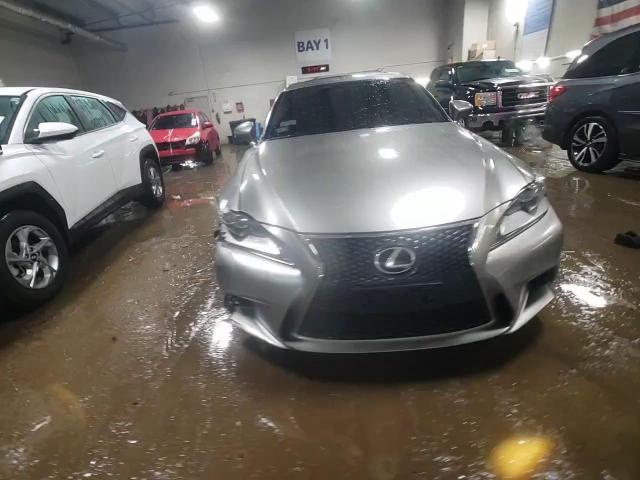 2016 Lexus IS - Image 13