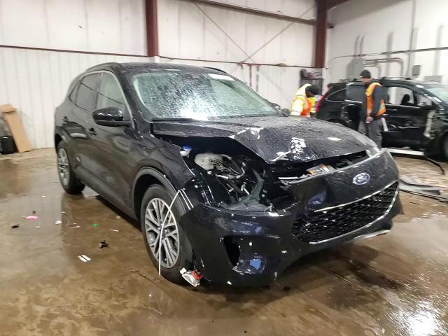 2020 Ford Escape - Image 11