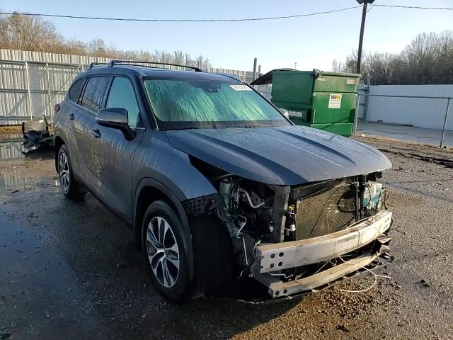 2021 Toyota Highlander - Image 11