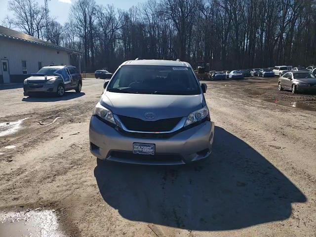 2014 Toyota Sienna - Image 14