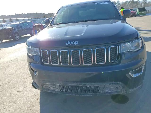 2017 Jeep Grand Cherokee - Image 11