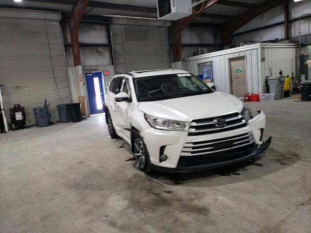 2018 Toyota Highlander Se VIN: 5TDJZRFH3JS525869 Lot: 50181655
