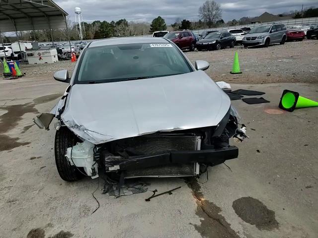 2019 Hyundai Elantra - Image 10