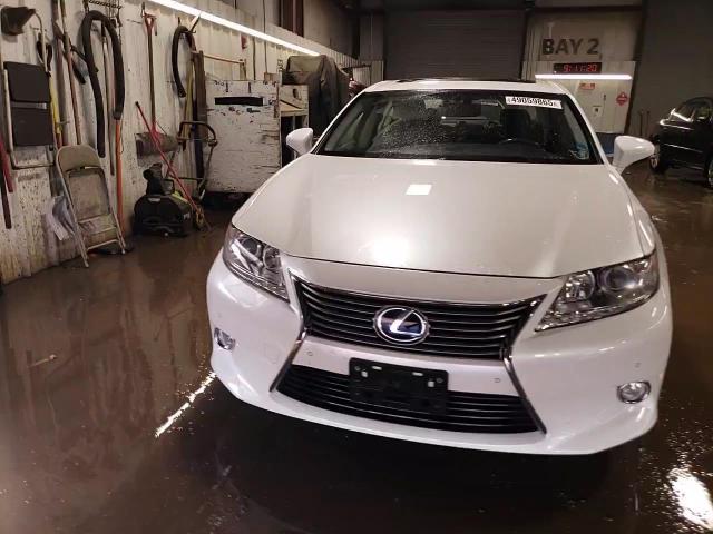 2013 Lexus ES - Image 13
