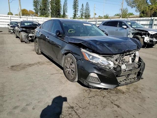 2019 Nissan Altima - Image 11