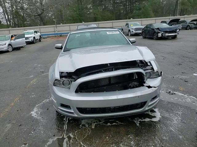 2013 Ford Mustang - Image 13