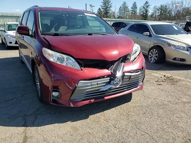 2018 Toyota Sienna - Image 12