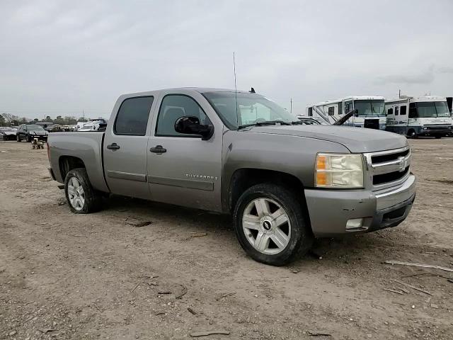 2007 Chevrolet Silverado - Image 10