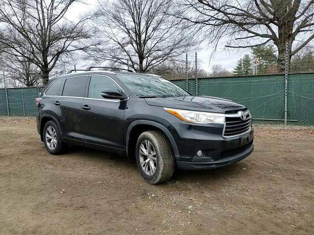 2015 Toyota Highlander - Image 12