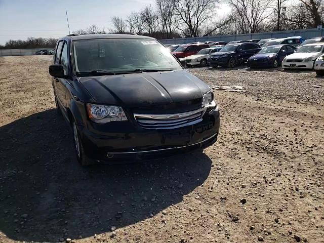 2014 Chrysler Town & Country - Image 14