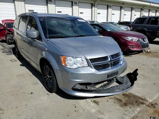 2017 Dodge Caravan - Image 11