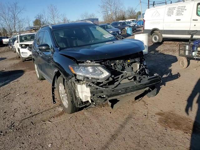2018 Nissan Rogue - Image 12