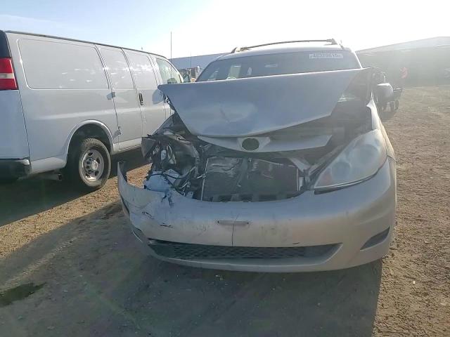 2006 Toyota Sienna - Image 12