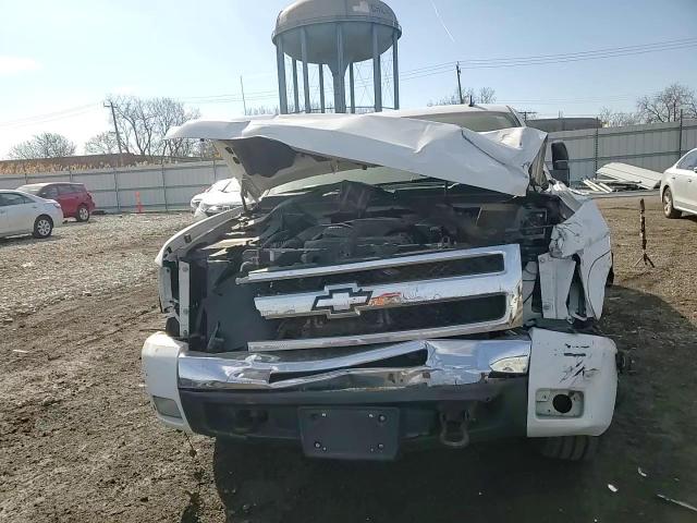 2009 Chevrolet Silverado - Image 11