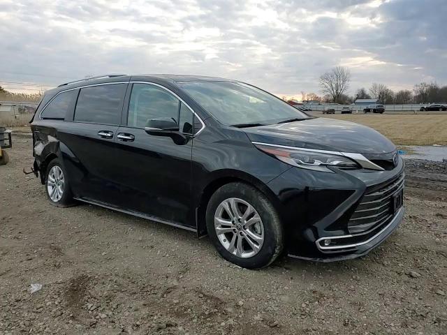 2023 Toyota Sienna - Image 11