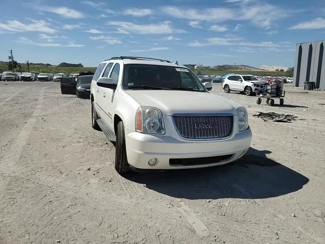 2011 GMC Yukon - Image 12