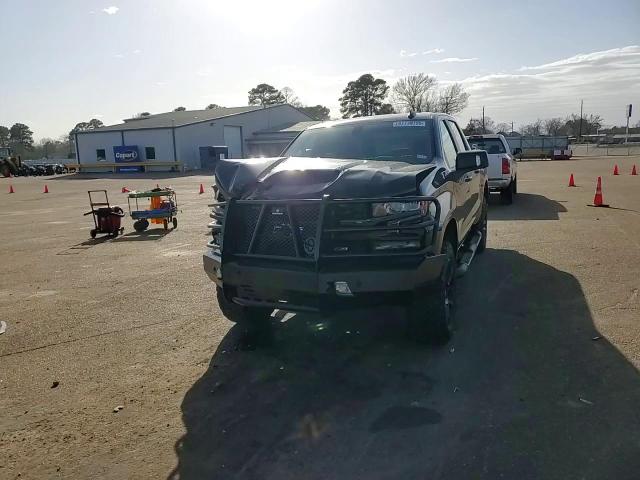 2022 Chevrolet Silverado - Image 10