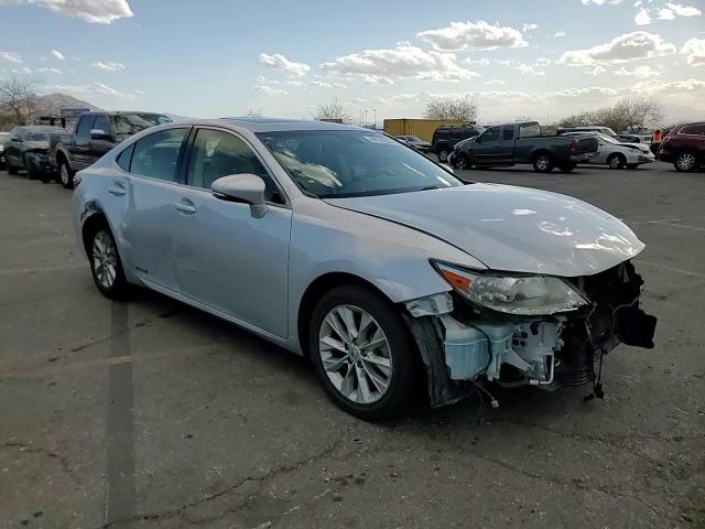 2013 Lexus ES - Image 10