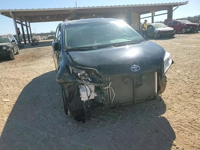 2015 Toyota Sienna - Image 15