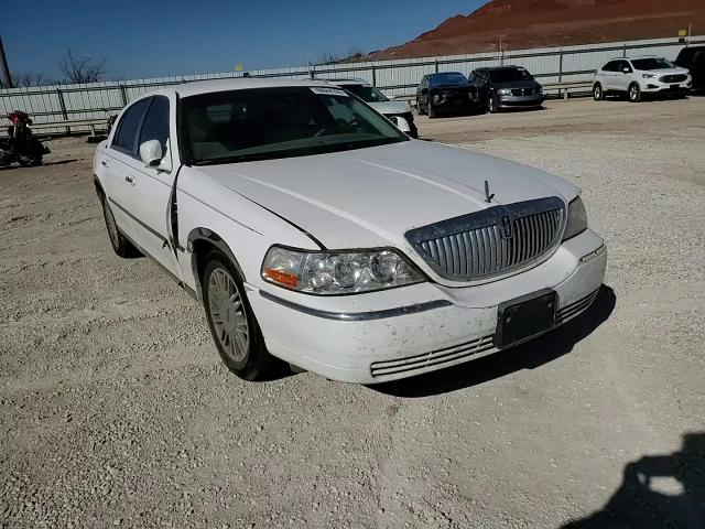 2009 Lincoln Town Car - Image 11