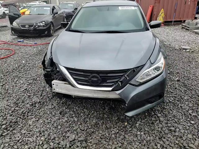 2018 Nissan Altima - Image 13