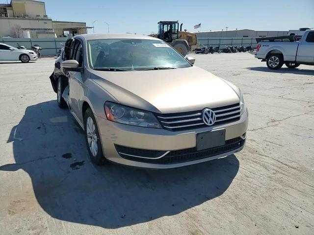 2015 Volkswagen Passat - Image 10