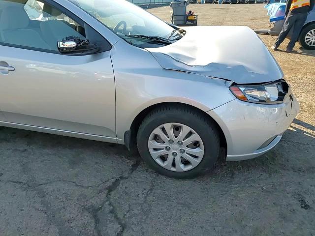 2010 Kia Forte - Image 11