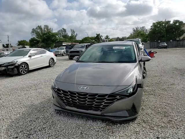 2023 Hyundai Elantra - Image 11