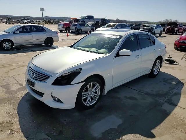 2015 Infiniti Q40 - Image 14