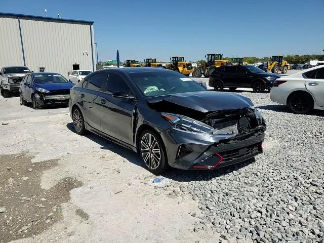 2022 Kia Forte - Image 10