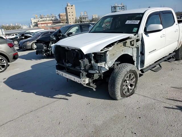 2018 Toyota Tacoma - Image 11