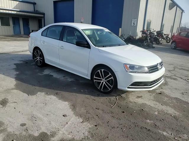 2015 Volkswagen Jetta - Image 13