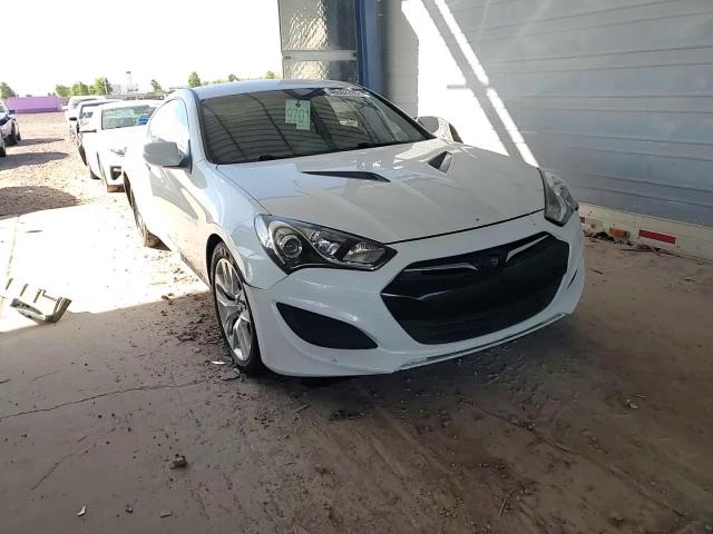 2013 Hyundai Genesis - Image 10