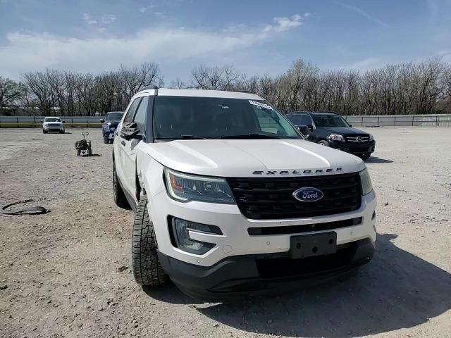 2017 Ford Explorer - Image 11