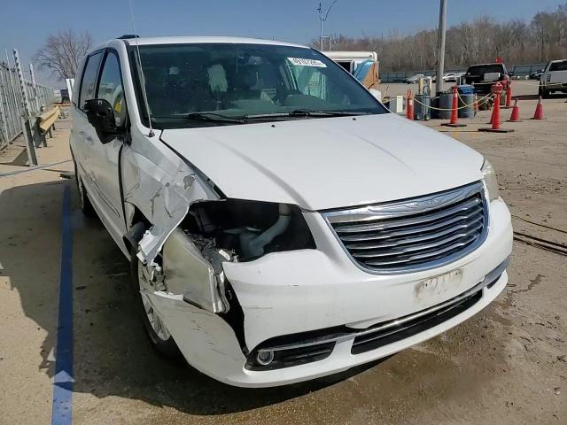 2014 Chrysler Town & Country - Image 14