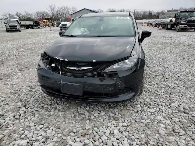 2018 Chrysler Pacifica - Image 12