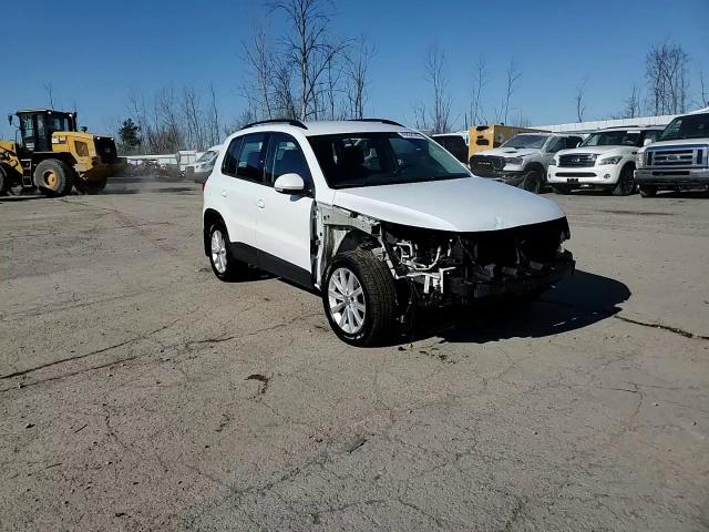 2017 Volkswagen Tiguan - Image 14