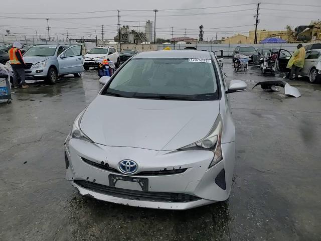 2016 Toyota Prius - Image 10